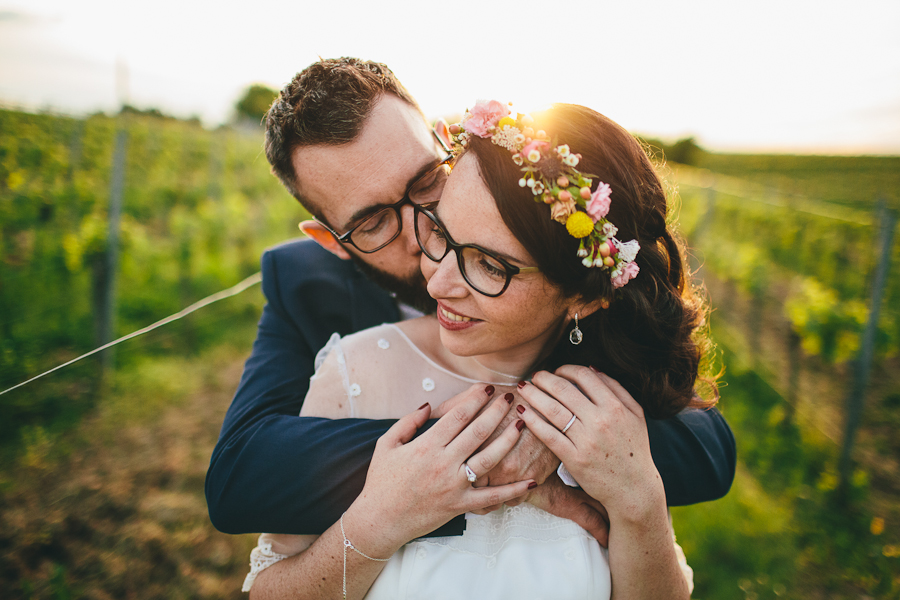 mariage vignes Château La Caussade à Vayres couple golden hour Aurélien Rossato Photographe