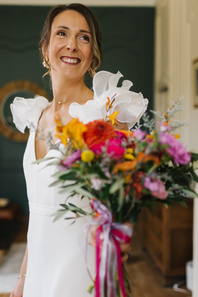 robe et bouquet de mariée abbaye de la Grâce-Dieu 
