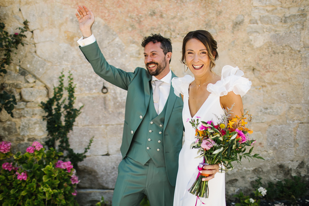 rires er sourires des mariés à l'abbaye de la Grâce-Dieu 
