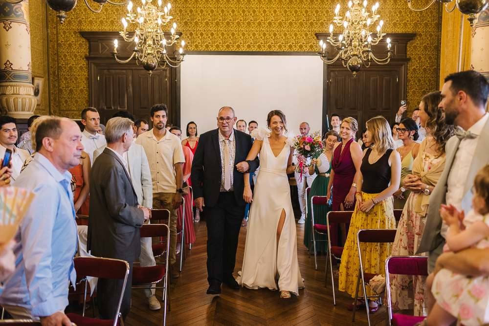 arrivée de la mariée à la mairie de St Jean d'Angely 