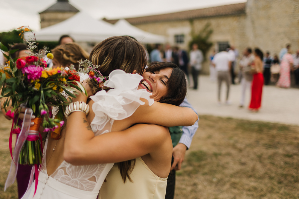 lancer de bouquet mariée à l'abbaye de la Grâce-Dieu