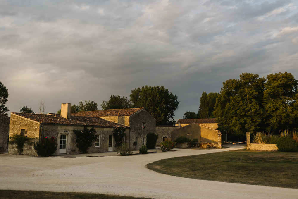 Abbaye de la Grâce-Dieu golden hour le soir  