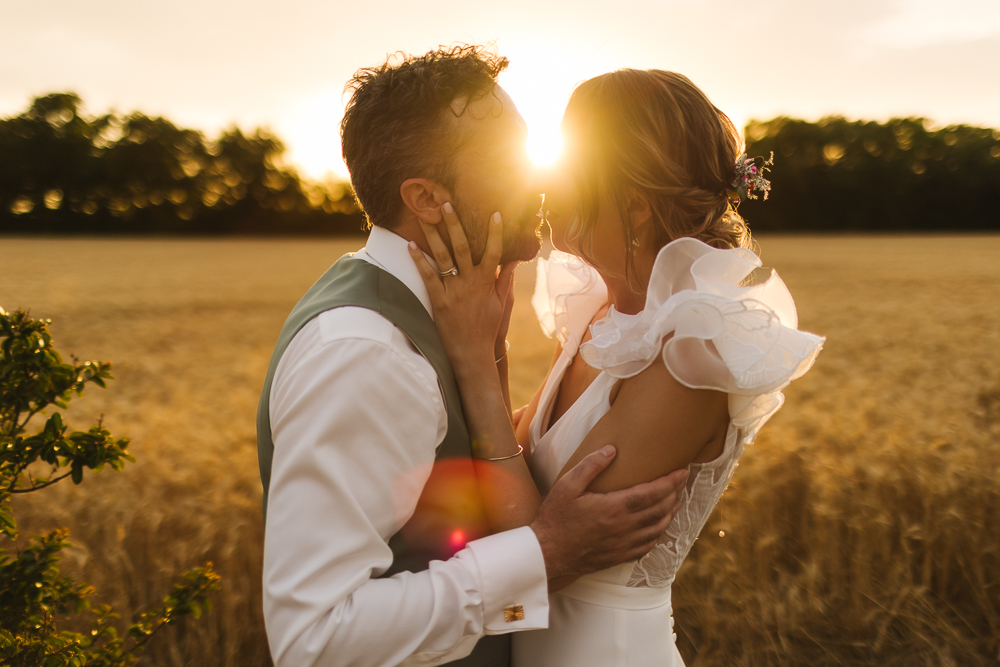 mariage couple golden hour à l'abbaye de la Grâce-Dieu