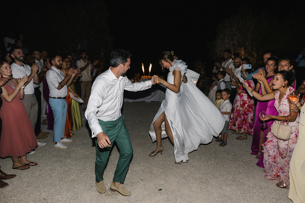 les mariés disent dîner repas mariage dîner soirée mariage à l'Abbaye de la Grâce-Dieu 
