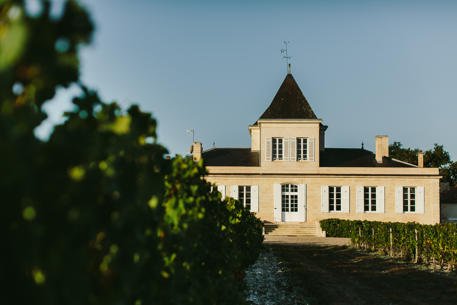 Photographe entreprise Bordeaux devant le Château Brane-Cantenac à Margaux
